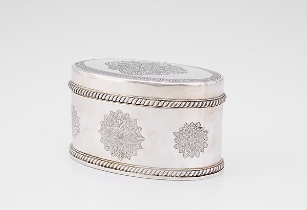 Judaica Etrog Box in Hand Crafted Sterling : Judaica Etrog Box in Hand Crafted Sterling, 20th century, hand-crafted Etrog box, oval form of .950 sterling silver with tooled Judaica emblems, marked with contemporary hallmark by master Indonesian 