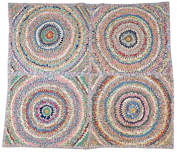 Gee's Bend, Alabama Quilt : Gee's Bend, Alabama Quilt Alabama, early 20th century. A Gee's Bend attributed "Pine Burr" quilt, all handmade of printed and solid cotton fabrics. The "Pine Burr" or "Pine Cone" pattern is the offi