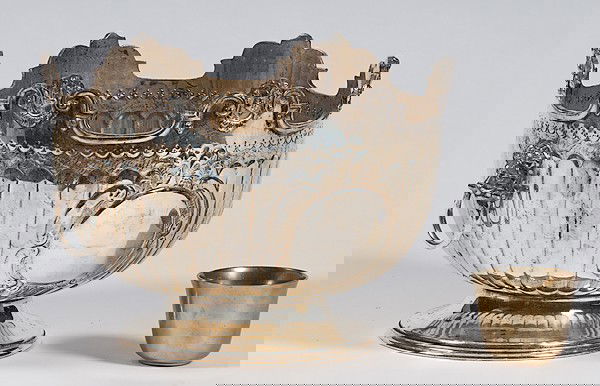 English Silver-Plated Montieth; Plus : English Silver-Plated Montieth; Plus English, a silver-plated montieth with vertical panels around bowl, center cartouches and lion-head ring handles, marked with partial hallmarks; ht. 9, dia. 12 i