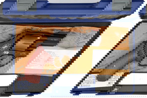 *Smith & Wesson Model 325PD Scandium Revolver : *Smith & Wesson Model 325PD Scandium Revolver .45 ACP cal., 2.75" barrel, S/N CJD6896. Scandium frame, stainless steel barrel and cylinder, Hi-Viz front sight, adjustable rear sight. Rosewood grips,