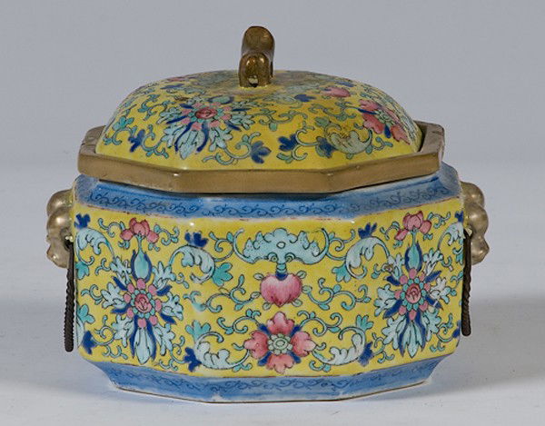 Famille Jaune Covered Jar : Famille Jaune Covered Jar Chinese porcelain Famille Jaune hexagonal jar and cover, with stylized flowers in enamels on a yellow ground, dog finial, masks suspending rings on two sides, the interior