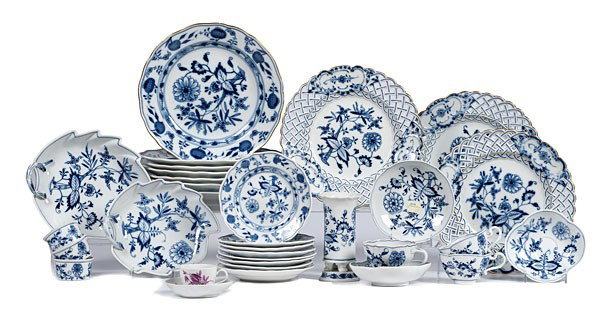 Meissen Blue Onion Tablewares : Meissen Blue Onion Tablewares Continental. A partial service of Meissen tableware's in the "Blue Onion" pattern. Includes seven dinner plates, dia. 9.5 in.; three cabinet plates with lattice border,
