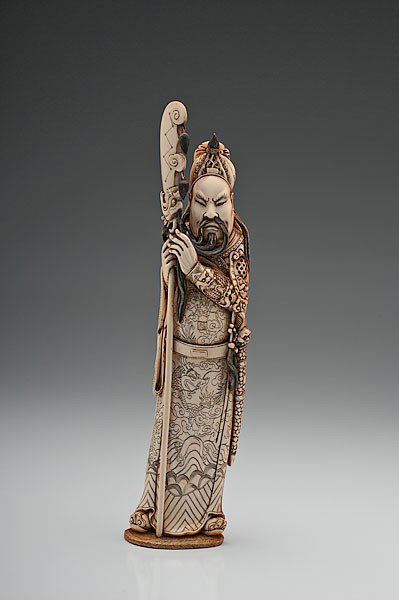 Chinese Carved Ivory God of War : Chinese Carved Ivory God of War Qing or Manchu dynasty (1644-1912), delicately carved and incised ivory figure of Gu¨¡n Sh¨¨ng D¨¬ J¨±n, war deity, holding a dragon head pike with his dragon