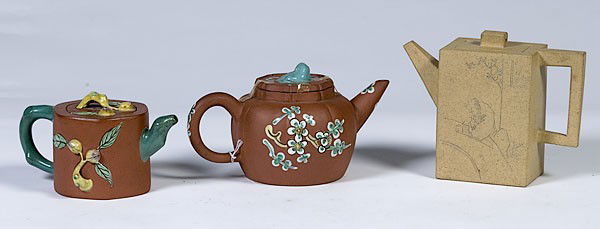 Chinese Teapots : Chinese Teapots Lot of 3, all signed. Includes two redware teapots with painted floral decoration, ht. 3.25-3.75 in.; AND a 20th century Yixing teapot, ht. 6 in.