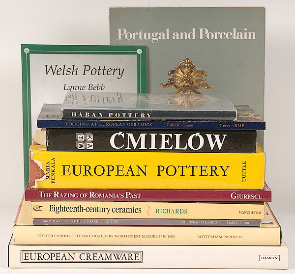 Miner Library: [EUROPEAN] European Ceramics : [EUROPEAN] European Ceramics Lot of ten books and exhibition catalogs on european ceramics and pottery including: Looking At European Ceramics: A Guide To Technical Terms David Harris Cohen and Cath