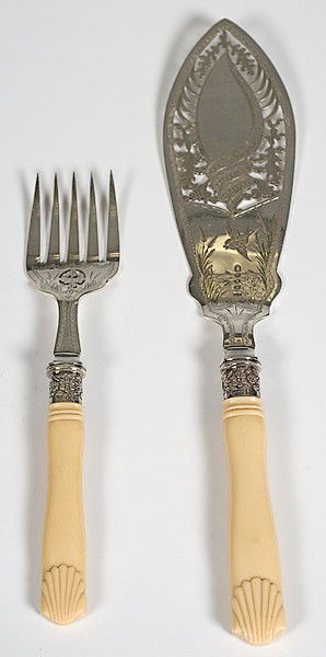 English Sterling Serving Utensils : English Sterling Serving Utensils English, a set of engraved serving pieces, a serving flat blade knife and a meat fork, both having Bakelite handles, marked EP; longest lg. 12.5 in.