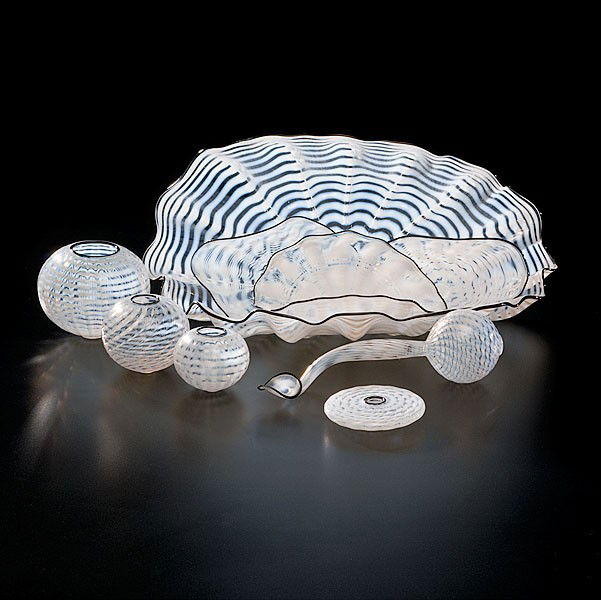 Dale Chihuly (1941, USA) : Dale Chihuly (1941, USA) Flake White Sea Form Set with Ebony Wrap – 8 part 1994 Blown Glass; largest ht. 7.5, wd. 14 in. Writing in the book, Chihuly Persians, Tina Oldknow, curator at the Corning