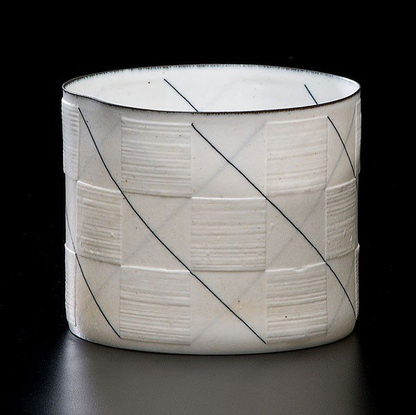 Bodil Manz (1943, Denmark) : Bodil Manz (1943, Denmark) Cylinder 1995 Porcelain; ht. 5 in.