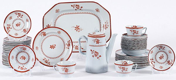Spode Gloucster Luncheon Set : Spode Gloucster Luncheon Set English, a 62 piece Spode luncheon service in the Gloucester pattern, including twelve luncheon plates, twelve berry bowls, twelve bread plates, twelve cups and saucers,
