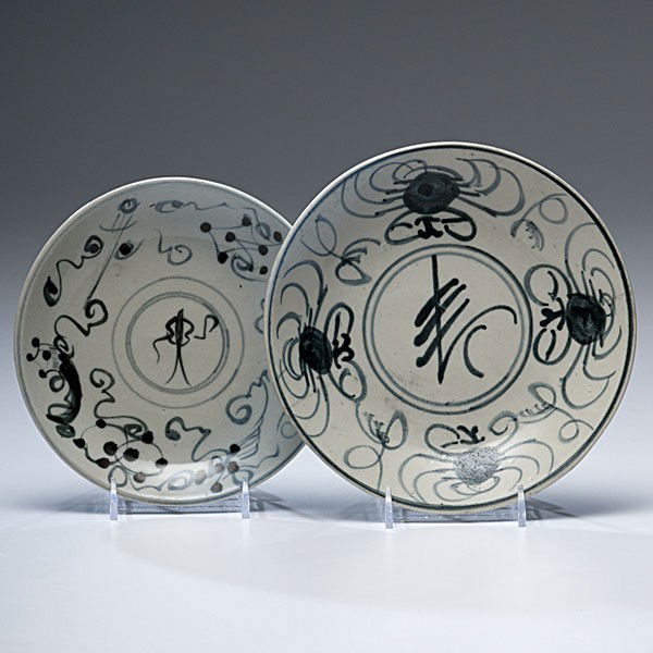 Korean Plates : Korean Plates Korean, two blue and white earthenware plates, both with loose brushwork designs, both unmarked; largest dia. 7 in. Private Collection, Vermont