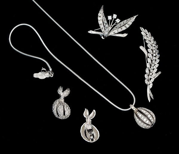 Monet, Eisenberg & Unsigned Costume Jewelry Collect: Two unsigned brooches, a pair of Monet ear clips and an Eisenberg necklace; all signed pieces are stamped.