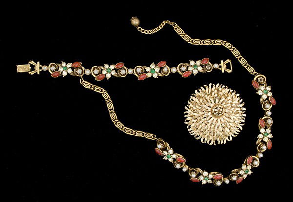 Florenza & Monet Costume Jewelry. : A Florenza bracelet, a Monet brooch and a matching Florenza necklace.