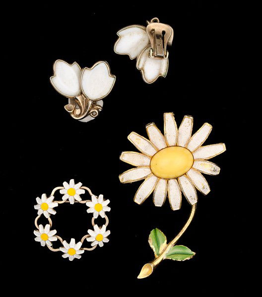 Weiss, Trifari and Unsigned Costume Jewelry Collect: A Weiss brooch, a pair of Trifari earrings, an unsigned brooch; all signed pieces are stamped.