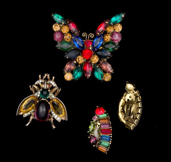 Weiss & Trifari Costume Jewelry Collection : A Weiss brooch, a pair of Weiss ear clips and a Sterling Trifari bee brooch (Patent No. 137557); all signed pieces are stamped.