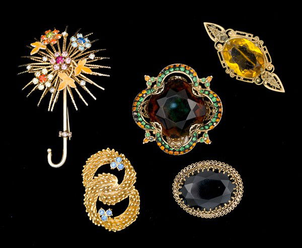 Czechoslovakian, Warner, Coro Craft & Unsigned Cos: A Warner brooch, a Czechoslovakian large rhinestone brooch, a Coro Craft brooch and two unsigned brooches; all signed pieces are stamped.