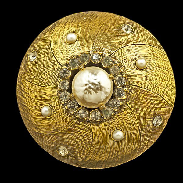 Hattie Carnegie Costume Brooch : Hattie Carnegie Costume Brooch Signed Hattie Carnegie brooch, large circular gold tone piece with large "pearl" center, rhinestones and smaller "pearls" decorating the face of the piece.