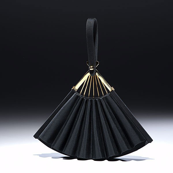 Karl Lagerfeld Couture Fan Handbag : Karl Lagerfeld Couture Fan Handbag A whimsical Karl Largerfeld fan shaped bag. Includes Carte D'Authenticite # 47185 and was purchased in Paris during the 1980s. Measures a width of 2.5 inches, leng