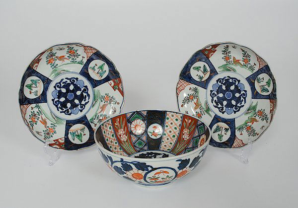 Japanese Imari Tablewares : Japan. A group of three Japanese Imari tableware's, including two scalloped rim dishes: dia. 8.5 in.; and a round deep bowl: ht. 3.5, dia. 8.5 in.