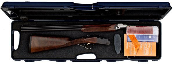 *Beretta Model 686 Black Onyx Over/Under Shotgun : *Beretta Model 686 Black Onyx Over/Under Shotgun 20 ga., 26.5" barrels, S/N F019818. Matte black finish, walnut checkered stocks, single trigger, ejectors, screw in chokes (IC & MOD). Original hard