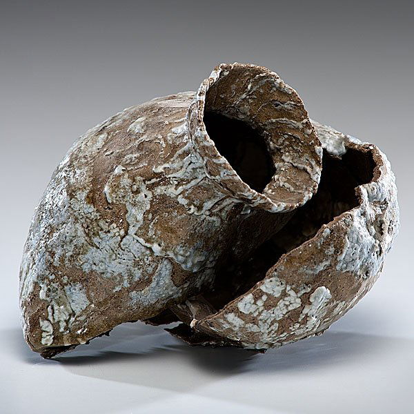 Ewen Henderson (1934-2000, England) : Untitled ca 1980 Stoneware; ht. 6, wd. 8, dp. 6.5 in. Provenance: Daniel Jacobs and Derek Mason Collection; Acquired directly from the Artist.