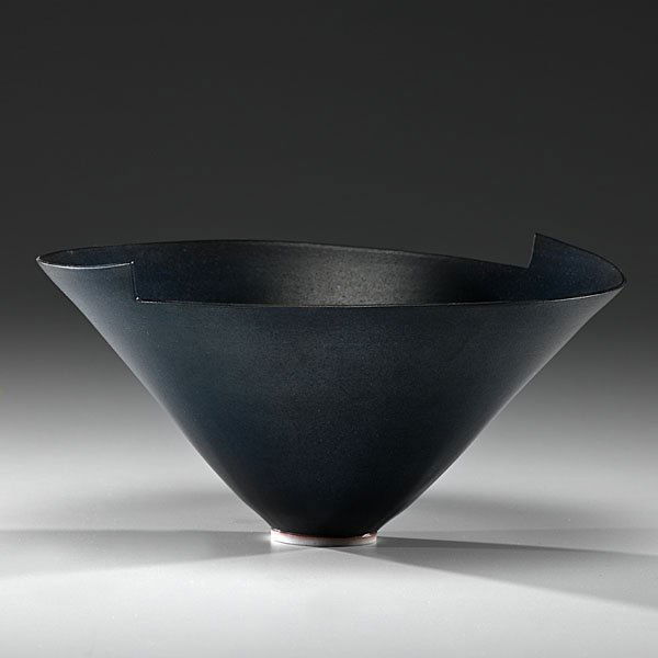 Elsa Rady (1943, USA) : Winged Bowl 1979 Porcelain; ht. 5.75, dia. 12 in. Rady studied at the Chouinard Art Institute, Los Angeles, CA under Ralph Bacerra. Rady’s work, especially her “winged bowls”, suggest the 1