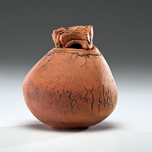 Susan Eisen (USA) : Covered Container 1979 Ceramic, ht. 8.5, dia. 8 in. Shown: Stoneware Vessels, Susan Eisen, Jane Hartsook Gallery, Greenwich House Pottery, NY, 1979. Provenance: Daniel Jacobs and Derek Ma