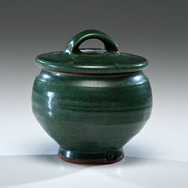 James Chalkley (1953, USA) : James Chalkley (1953, USA) Lidded Vessel, 1981 Ceramic ht. 5.5, dia. 5.5 inches A handsome covered jar by this well known American artist. Provenance: Daniel Jacobs and Derek Mason Collection;