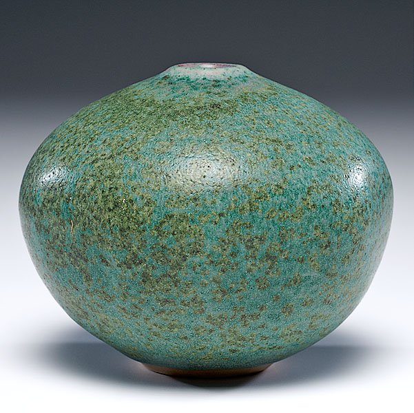 Otto Heino (1915-2009, USA) : Otto Heino (1915-2009, USA) Green Vessel, 1994 ht. 4.25, dia. 5.25 inches Artist signature incised on base