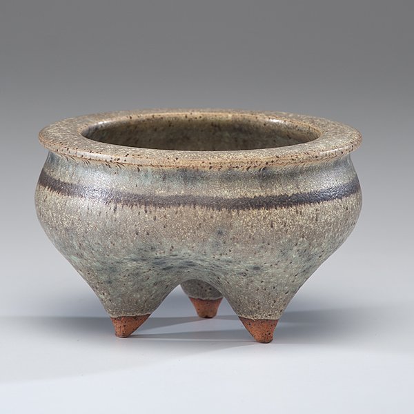 Ted Randall (1914-1985; USA) : Ted Randall (1914-1985; USA) Tri-footed Bowl ca 1960 ht. 3.75, dia. 6.25 in. Artist signature on base. Randall studied, worked, and taught ceramics at Alfred University over the course of five de
