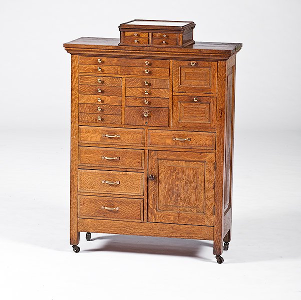 Oak Dental Cabinet, Plus : Oak Dental Cabinet, Plus American, 20th century. A dental cabinet in oak manufactured by the American Cabinet Company. The cabinet with a rectangular top and molded cornice, the case with a series o