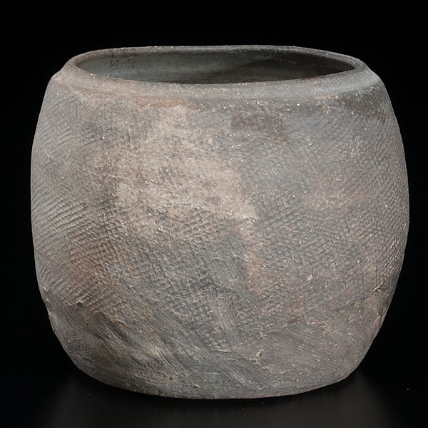 Chinese Contemporary Warring States-Style Vase : Chinese Contemporary Warring States-Style Vase Chinese, 20th century. A pottery vase in the Warring States-style, showing Chinese character marks on the underside, housed in a presentation box; ht. 