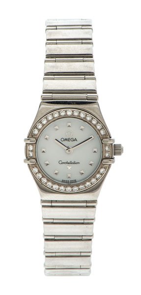 An Omega Constellation in Stainless with Mother of: A stainless steel Omega Constellation wrist watch. Case number 56458952. Omega 1456 6-jewel quartz movement. Inside case back marked 895 1243. 30 diamond bezel mother-of-pearl dial, silver hands and m