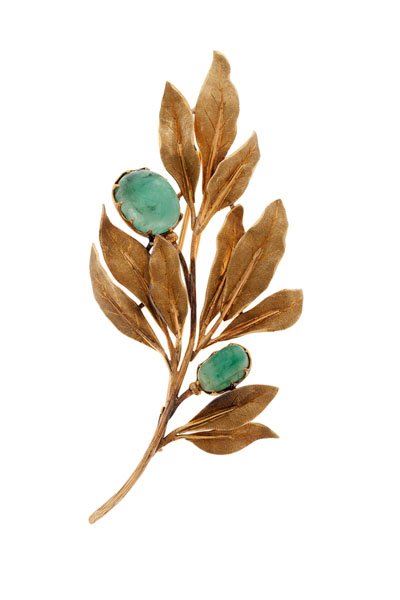 Buccellati 18 Karat Engraved Leaf Brooch with Emeralds : Mario Buccellati signed 18k yellow gold double-pinned brooch with intricately detailed engraved leaves. Brooch contains two oval cabochon emeralds. One emerald measures approximately 15mm x 12mm, the