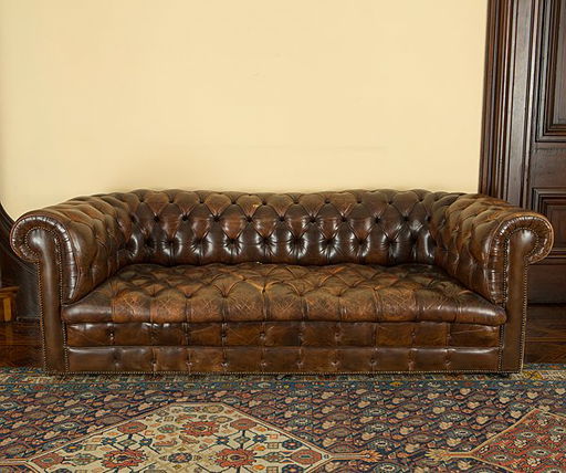 Chesterfield English Sofa In Tufted Leather