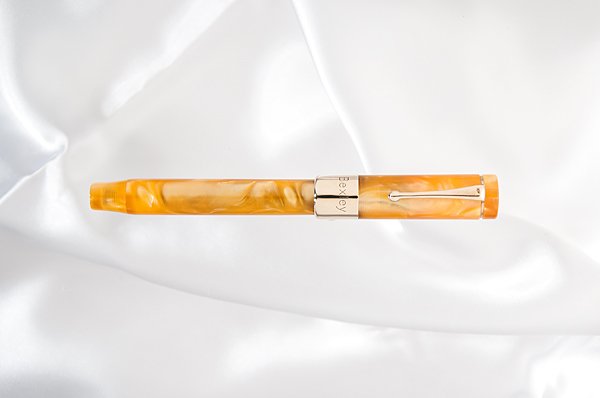 Bexley 1994 "Bronze Deluxe - Prototype" Limited Edition: Bexley 1994 "Bronze Deluxe - Prototype" Limited Edition Fountain Pen Inspired by the Parker "Duofold," Bexley introduced a series of Button fill pens, limited to 250 pens of each color. This factor