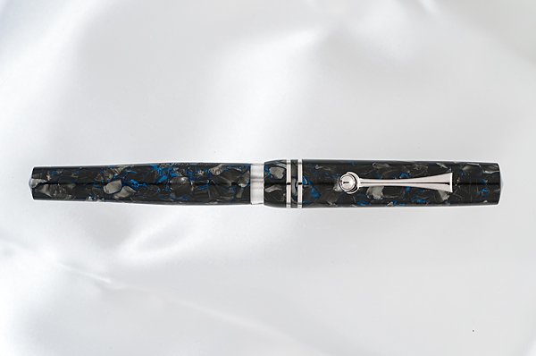 Bexley 2006 Owner's Club Limited Edition Fountain Pen : Bexley 2006 Owner's Club Limited Edition Fountain Pen This Bexley 2006 Owner's Club Limited Edition Fountain Pen is one of 2 limited edition Owner's Club pens issued in 2006 that are being offered i