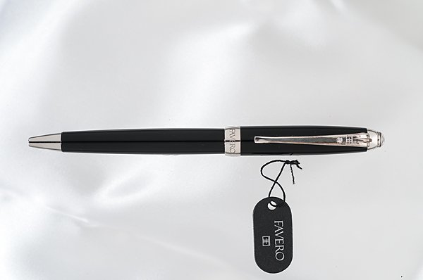 Favero Arte Italiana Ballpoint Pen : Favero Arte Italiana Ballpoint Pen Favero Arte Italiana ballpoint pen. The pen is platinum-plated .924 sterling silver, with metal, resin, and a round brilliant cut diamond. The clip has a prong set