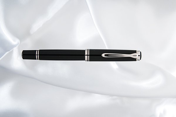 Pelikan 2002 Sovereign M805 Black Fountain Pen : Pelikan 2002 Sovereign M805 Black Fountain Pen This Pelikan 2002 Sovereign M805 black fountain pen is a staple design encompassed by every size of Pelikan pens. The sovereign pens are hugely popular