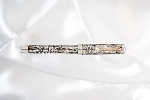 Sheaffer 1996 "Asian Series: Bamboo" Fountain Pen : Sheaffer 1996 "Asian Series: Bamboo" Fountain Pen Based on Sheaffer's popular "Connoisseur" series design, the noted Malaysian pewter artisans of the Royal Selangor Company designed a pen with both 