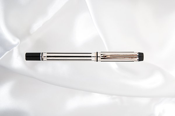 Waterman "Man 200: Night & Day" Silver Fountain Pen : Waterman "Man 200: Night & Day" Silver Fountain Pen Possibly one of the most desirable examples of Waterman's Le Man's short-lived 200 series is this silver-plated pen. The barrel and cap are in bla