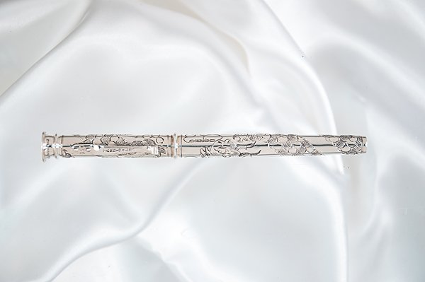 Yard-O-Led 1995 "Imperial" Dragon Fountain Pen : Yard-O-Led 1995 "Imperial" Dragon Fountain Pen This sleek 5.5" (capped) pen has the barrel and cap in solid 925 "hallmarked" sterling silver, masterfully engraved its full length with that mystical 