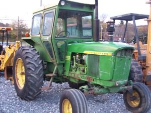 JOHN DEERE 4020 DIESEL SIDE CONSOLE TRACTOR W/ CAB: John Deere 4020 diesel tractor. This tractor has side console, a cab, 2 remotes, and a toplink. Shows 532 hours. lot#17649 This is an auction to be held on our premises, on Monday November 13th, start