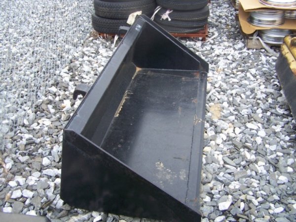 John Deere 72" Quick Attach Bucket for Tractors - 4