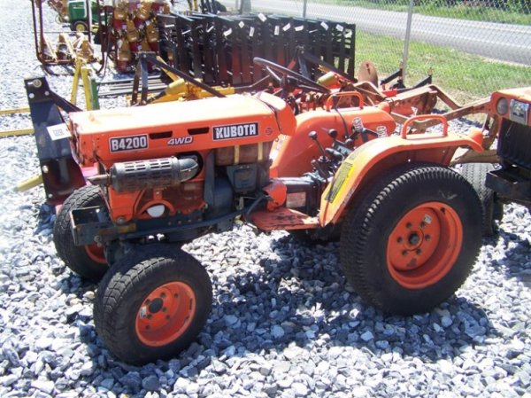 Kubota B4200 4x4 Tractor "Fixer Upper"! - 2