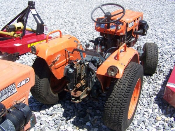 Kubota B4200 4x4 Tractor "Fixer Upper"! - 4