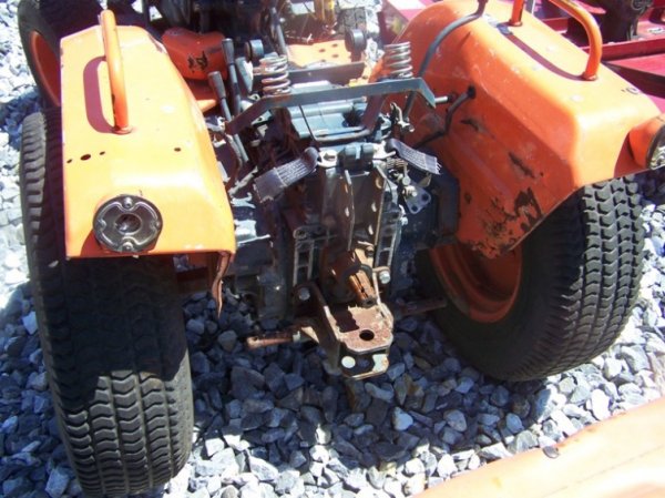 Kubota B4200 4x4 Tractor "Fixer Upper"! - 6