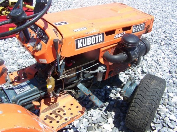 Kubota B4200 4x4 Tractor "Fixer Upper"! - 7