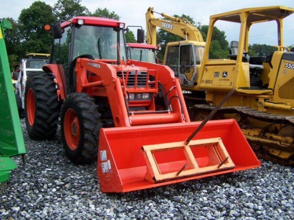 Kubota M9000 4x4 Tractor Loader with Cab - 3