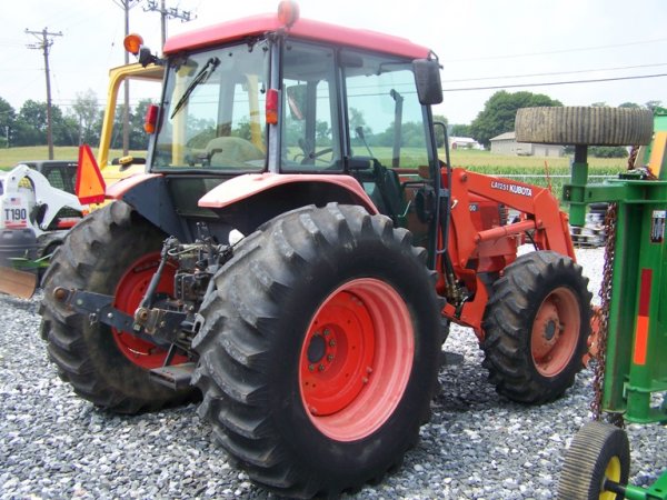 Kubota M9000 4x4 Tractor Loader with Cab - 6