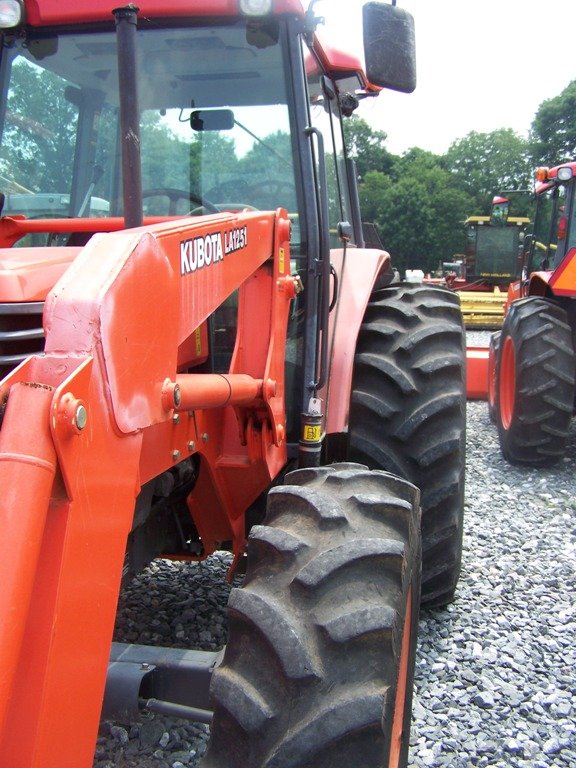 Kubota M9000 4x4 Tractor Loader with Cab - 7